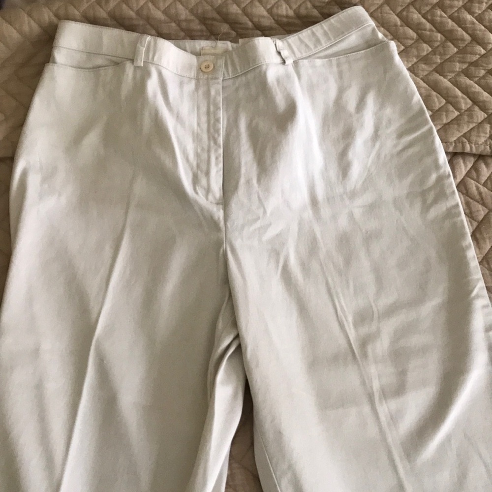 St. John's Bay Cream Chinos Capri style Relaxed Fit   size 14 Stretch